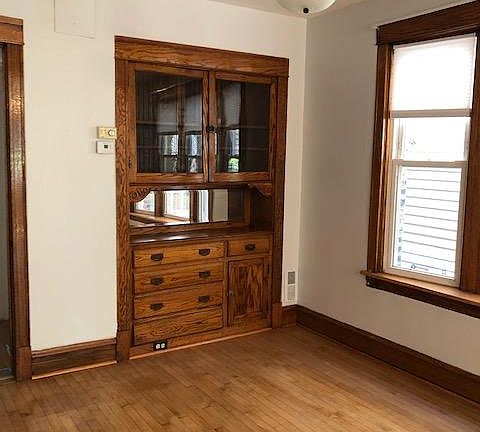 4th image of 2305 N Maplewood Ave #G