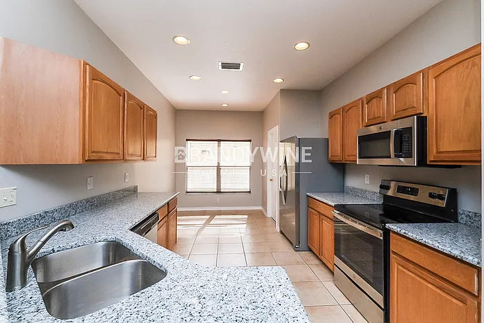 747 Star Pointe Dr — Photo 6