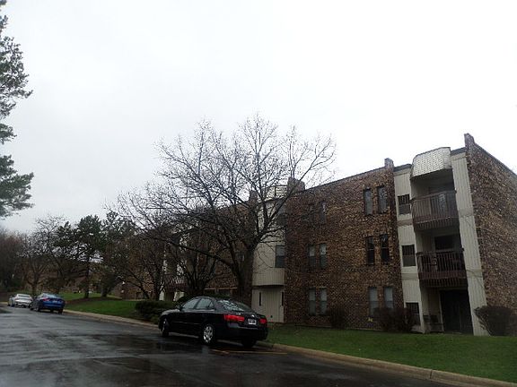4th image of 2214 Country Club Dr APT 5