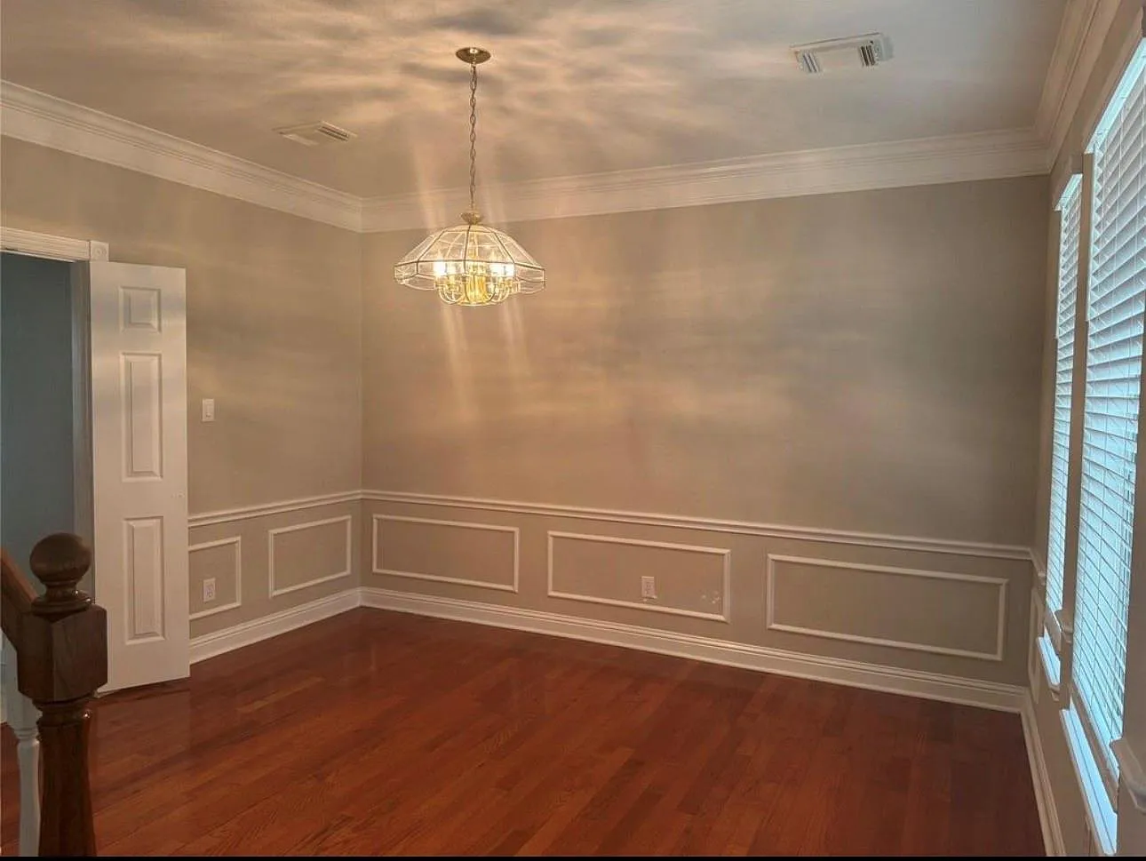 5 bed, 2.5 bath, 3010 sqft, $2,565 — Photo 2
