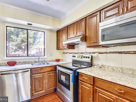3rd image of 18510 Split Rock Ln
