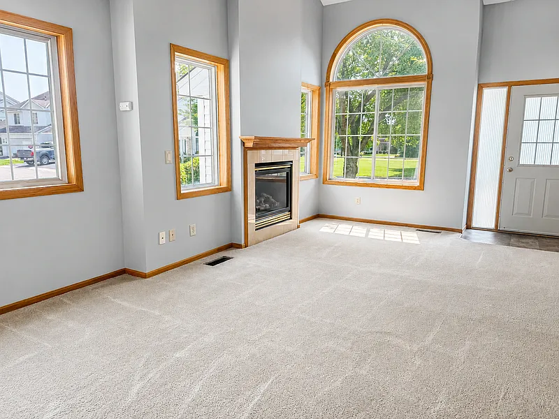 3 bed, 2.0 bath, 1645 sqft, $2,095 — Photo 1