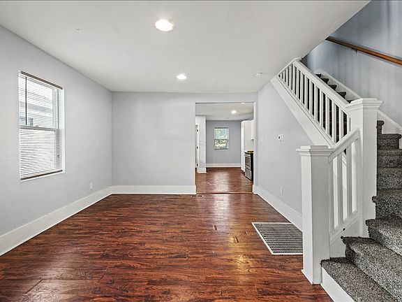 4th image of 3727-3729 N Kenwood Ave #8FBDF901