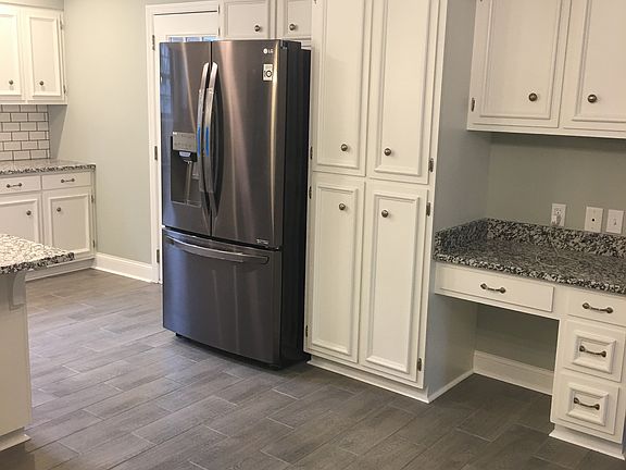 5th image of 1251 Leaside Ln