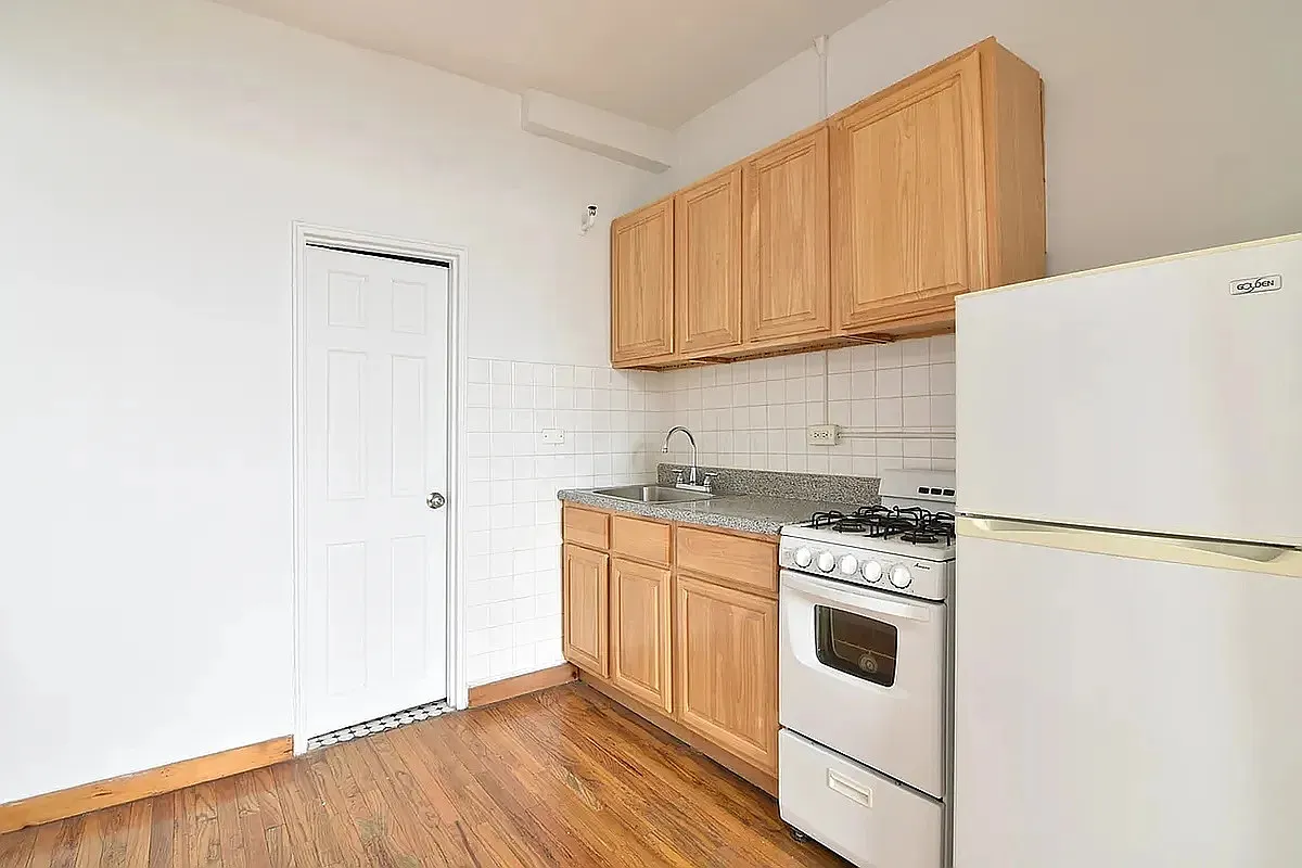 131 Columbia Street — Photo 2
