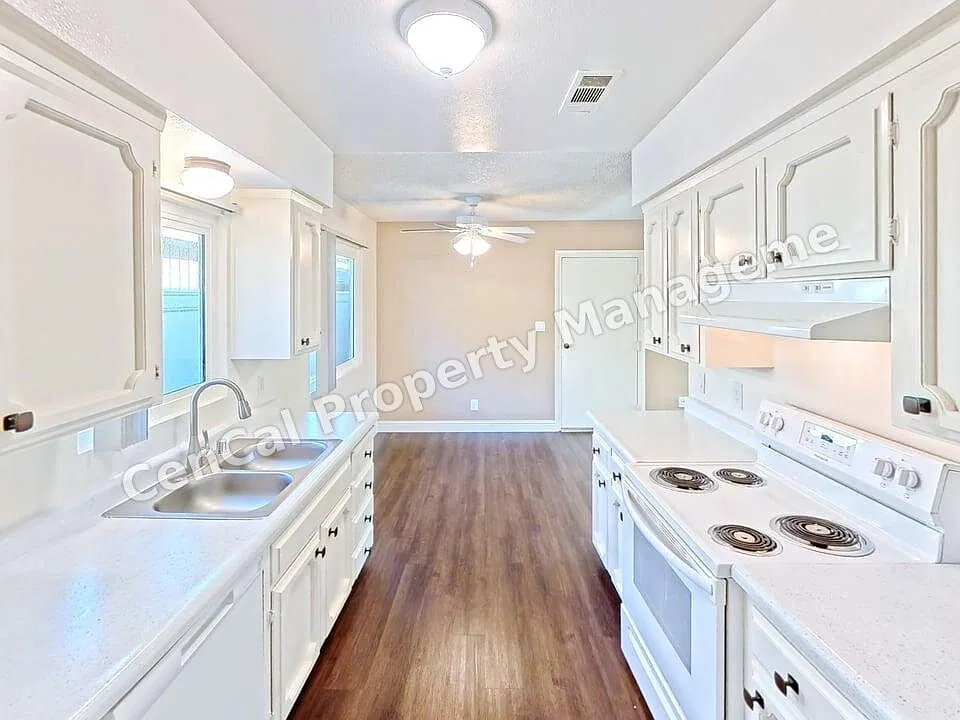 1332 Scott Ave #104