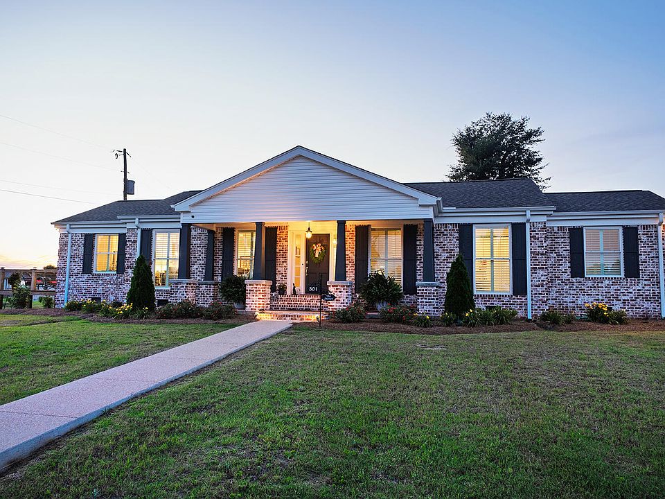 1st image of 501 Meadowbrook Cir