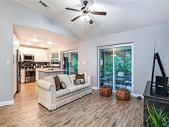 4th image of 8820 Brackenwood Dr