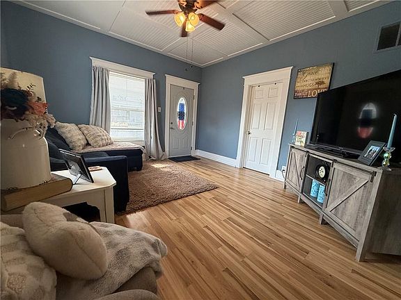 5th image of 603 Maple St