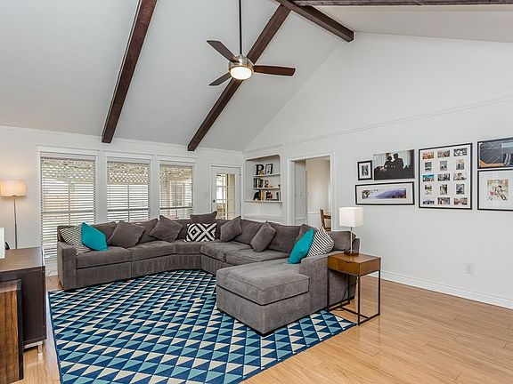5th image of 15839 Pine Mountain Dr