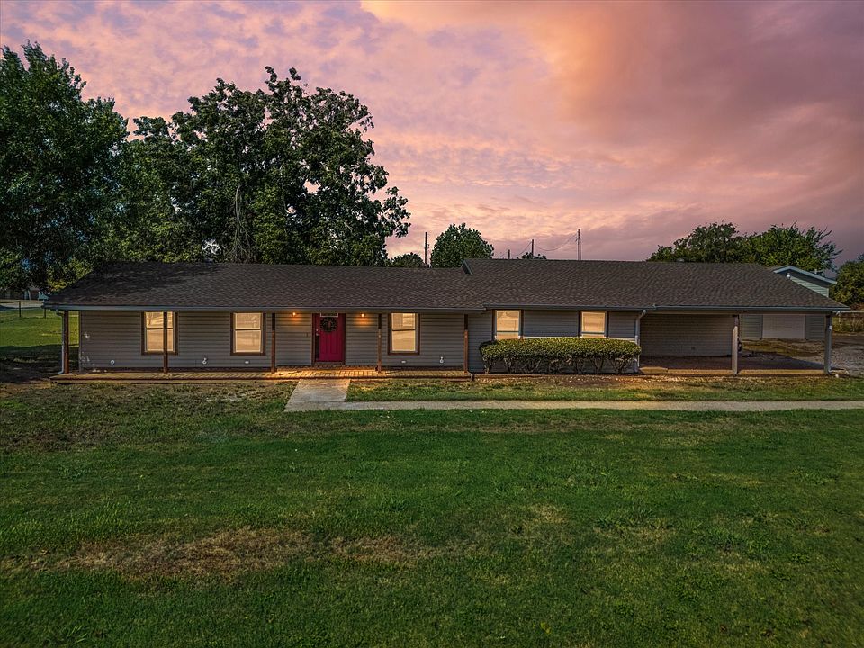 1st image of 801 Oak Lane Dr