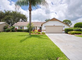 626 Dinner St NE, Palm Bay, FL 32907