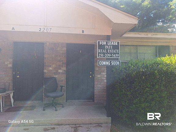 2nd image of 2207 Wolf Ridge Rd #B