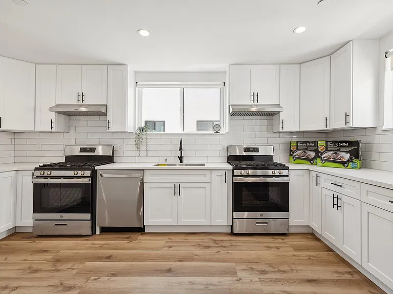 1326 W 35th Pl — Photo 9