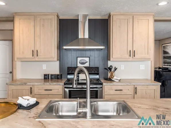 4210 Valencia St, Carlsbad, NM 88220