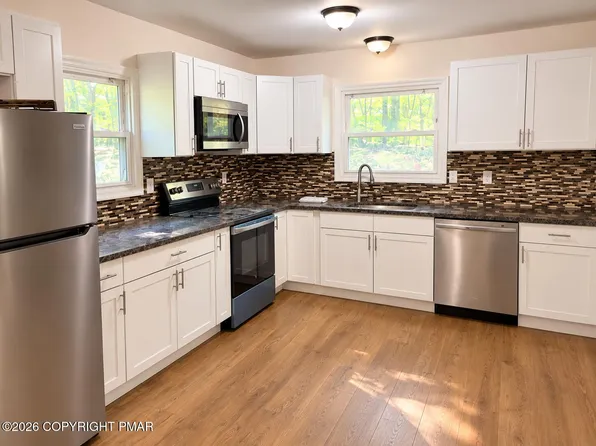 3217 Woodchip Ln, East Stroudsburg, PA 18301