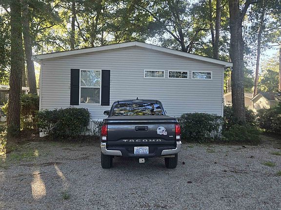 3rd image of 404 Delton Dr.