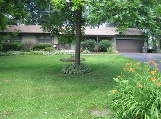 48W582 Whispering Oaks Dr, Hampshire, IL 60140