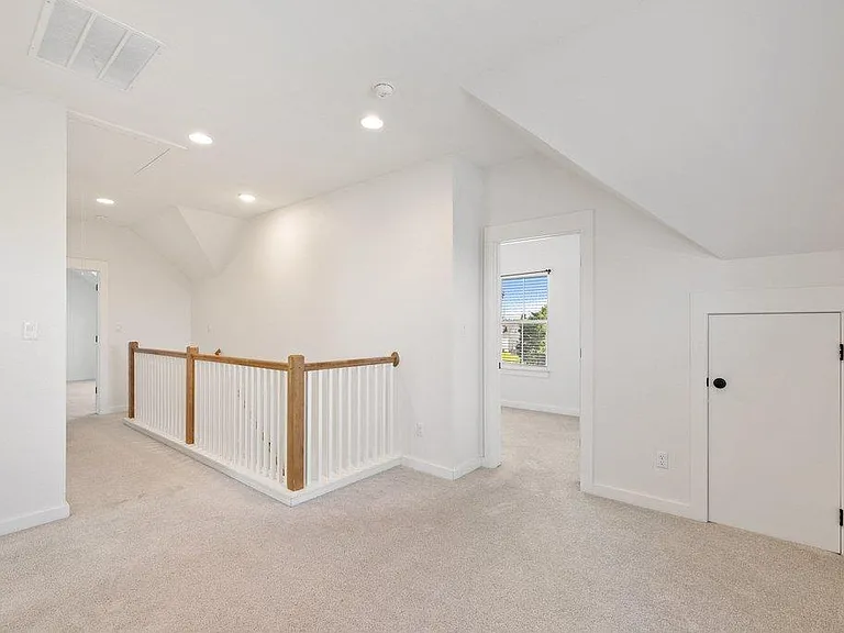 1102 Twain St — Photo 23
