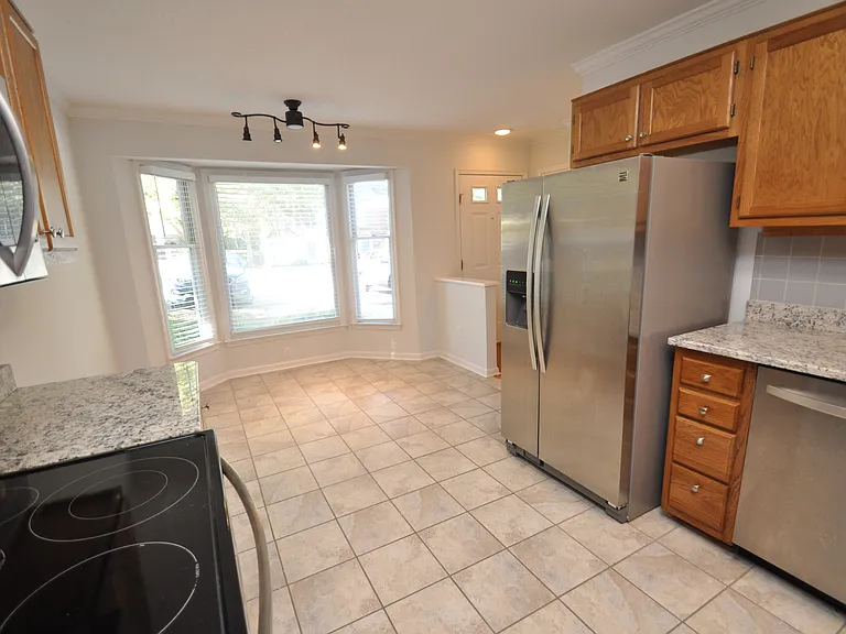 240 Beechtree Dr — Photo 9