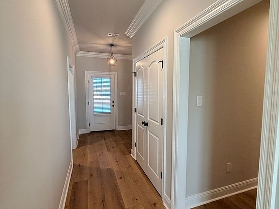 4th image of 816 Venecia Dr