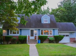 98 27th St, Copiague, NY