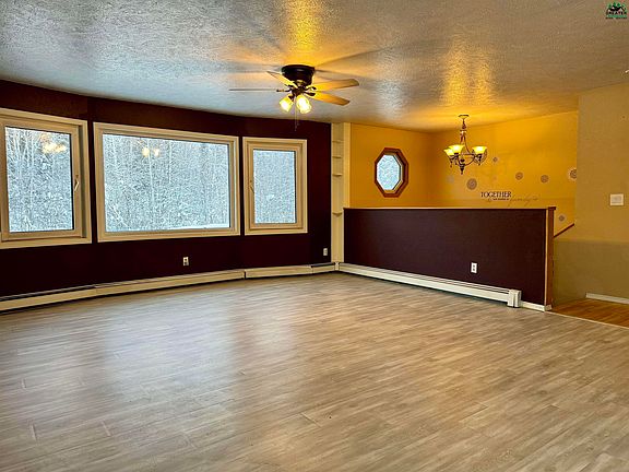 4th image of 3691 Lyle Ave