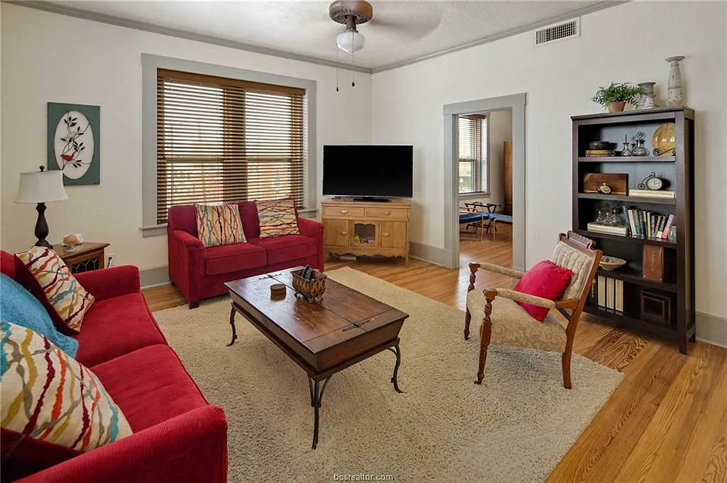 3 bed, 1664 sqft, $2,495 — Photo 2
