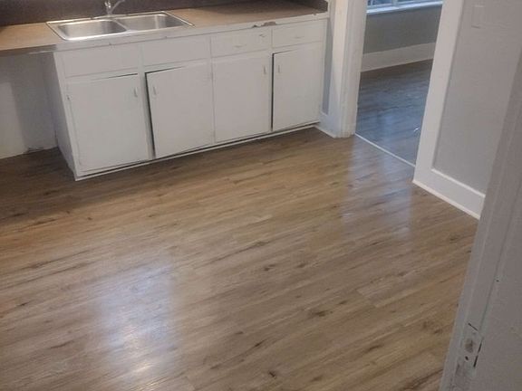 4th image of 4421 Lee St