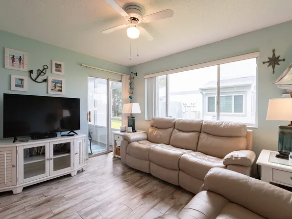 516 Beach Park Ln, Cape Canaveral, FL