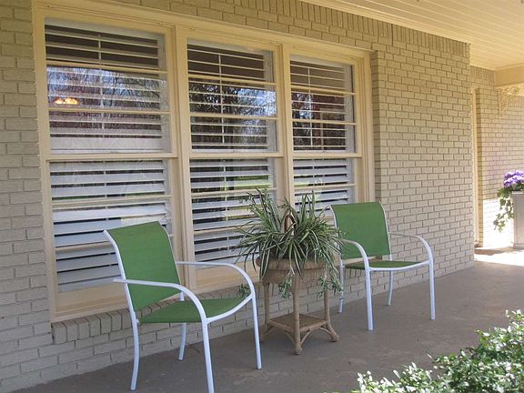 2nd image of 104 Horseshoe Dr
