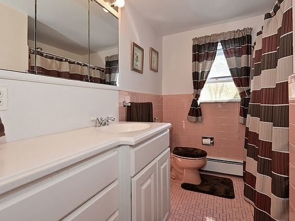 Main Bathroom - 2nd Level