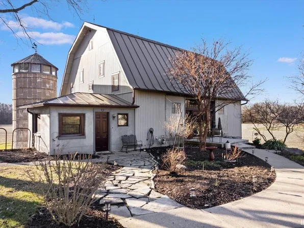 7317 S River Rd, Daleville, IN 47334