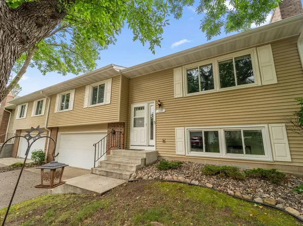 4681 Ridge Cliff Dr, Saint Paul, MN 55122