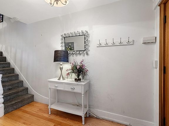 5th image of 12 Essex St