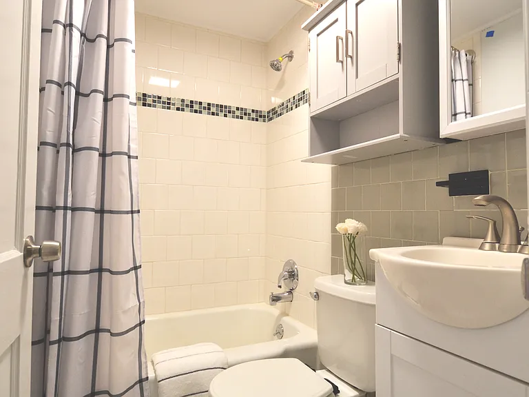 250 Walnut St #B — Photo 16
