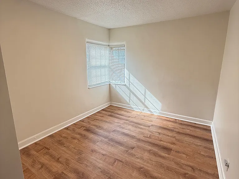 111 Colton Ave — Photo 5