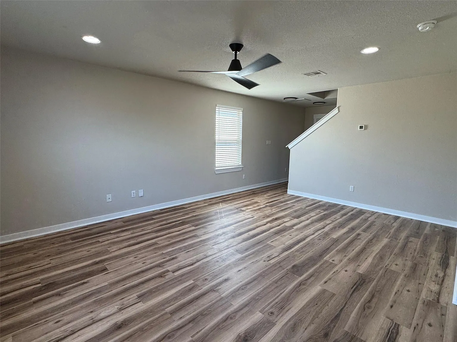 3 bed, 2.5 bath, 1482 sqft, $1,895 — Photo 4