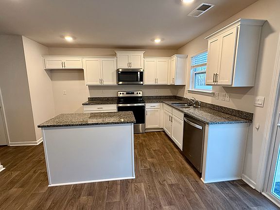 5th image of 214 Hickory Forest Trl