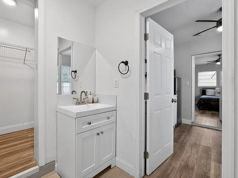 3313 W Leroy St — Photo 16