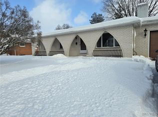 120 Autumnvale Dr, Lockport, NY 14094