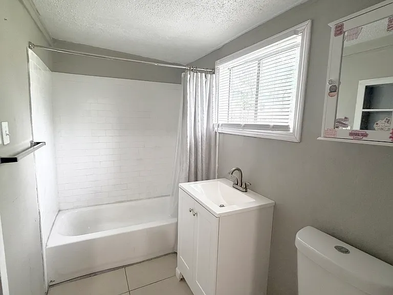 3304 W Cesar E Chavez Blvd #B — Photo 6