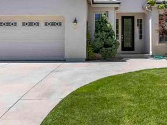 Large driveway 3 car garage