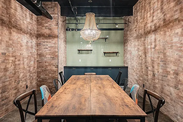 Rented by Nooklyn NYC LLC | media 34