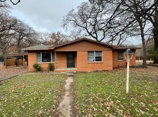 1021 Poe St, Azle, TX 76020