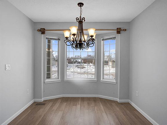5th image of 41498 Cornell Dr