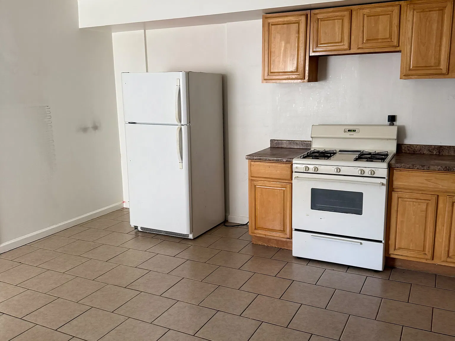 2 bed, 800 sqft, $2,000 — Photo 1