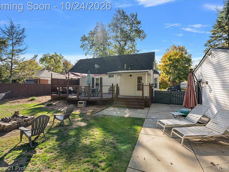 935 Ottawa Dr, photo 30