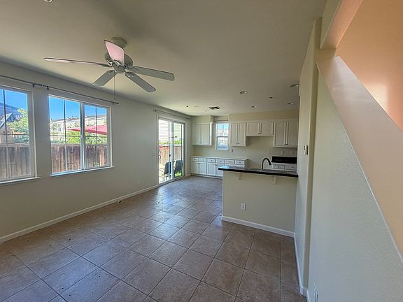 2nd image of 1027 Sycamore Ln