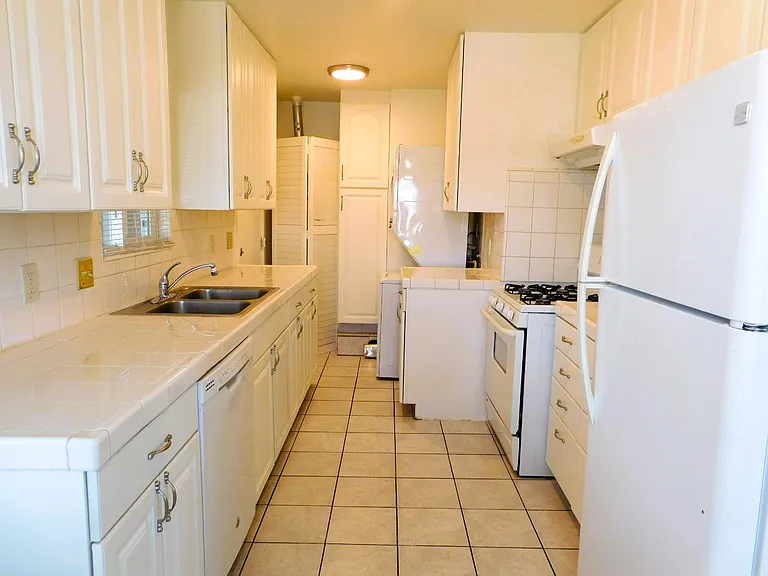 4186 E Ashlan Ave — Photo 3